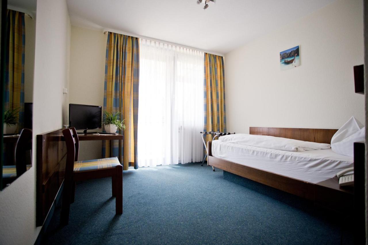 Hotel Lindenhof Mosbach  Exterior photo